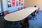 赫斯基会议室设置会议室风格(6英尺物理距离)